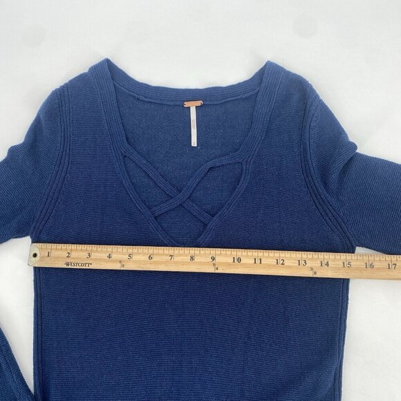 Free People Side Slit Bell Sleeve Tunic Top Size XS Blue Knit Rayon Boho - Picture 5 of 12